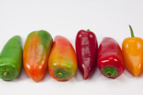 These are the top 5 BEST vegetables to grow indoors. Just starting out? Grow peppers to get your spicy fix.